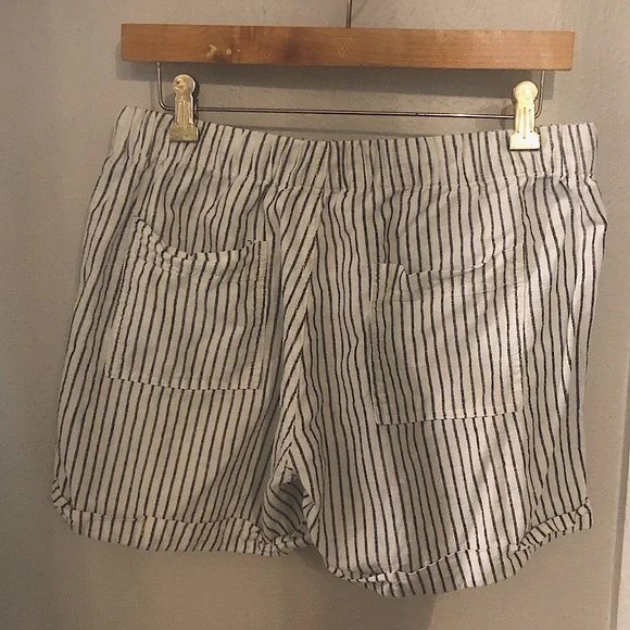 Women’s size S drawstring linen/cotton striped shorts - Picture 2 of 3